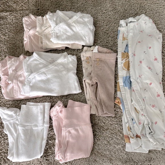 H&M Baby girl clothing lot (size:newborn to 6M) - Picture 1 of 3